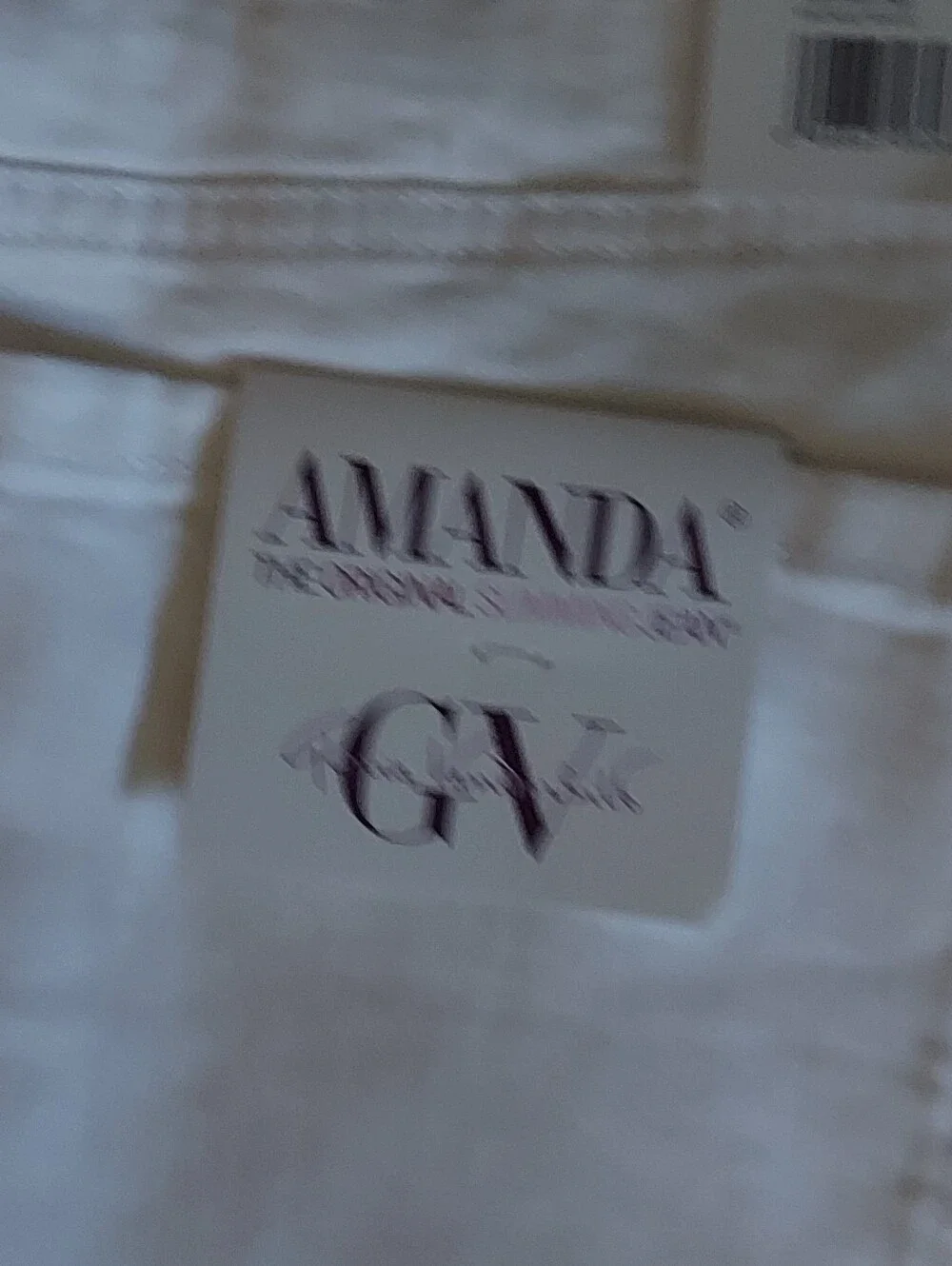 NWT Gloria Vanderbilt 